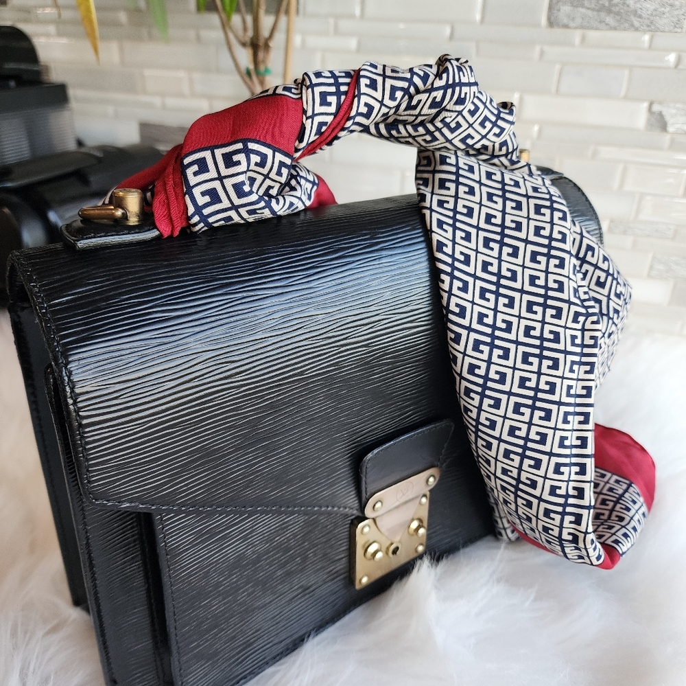 Louis Vuitton Black Epi Clutch w/Wallet - Picture 3 of 17